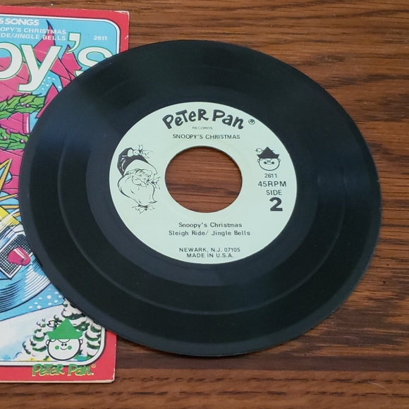 Snoopy's Christmas 45 record - Picture 5 of 8